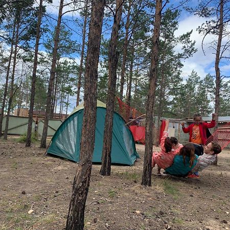 Kemping Cvetok Pod Snegom Chužir Exteriér fotografie